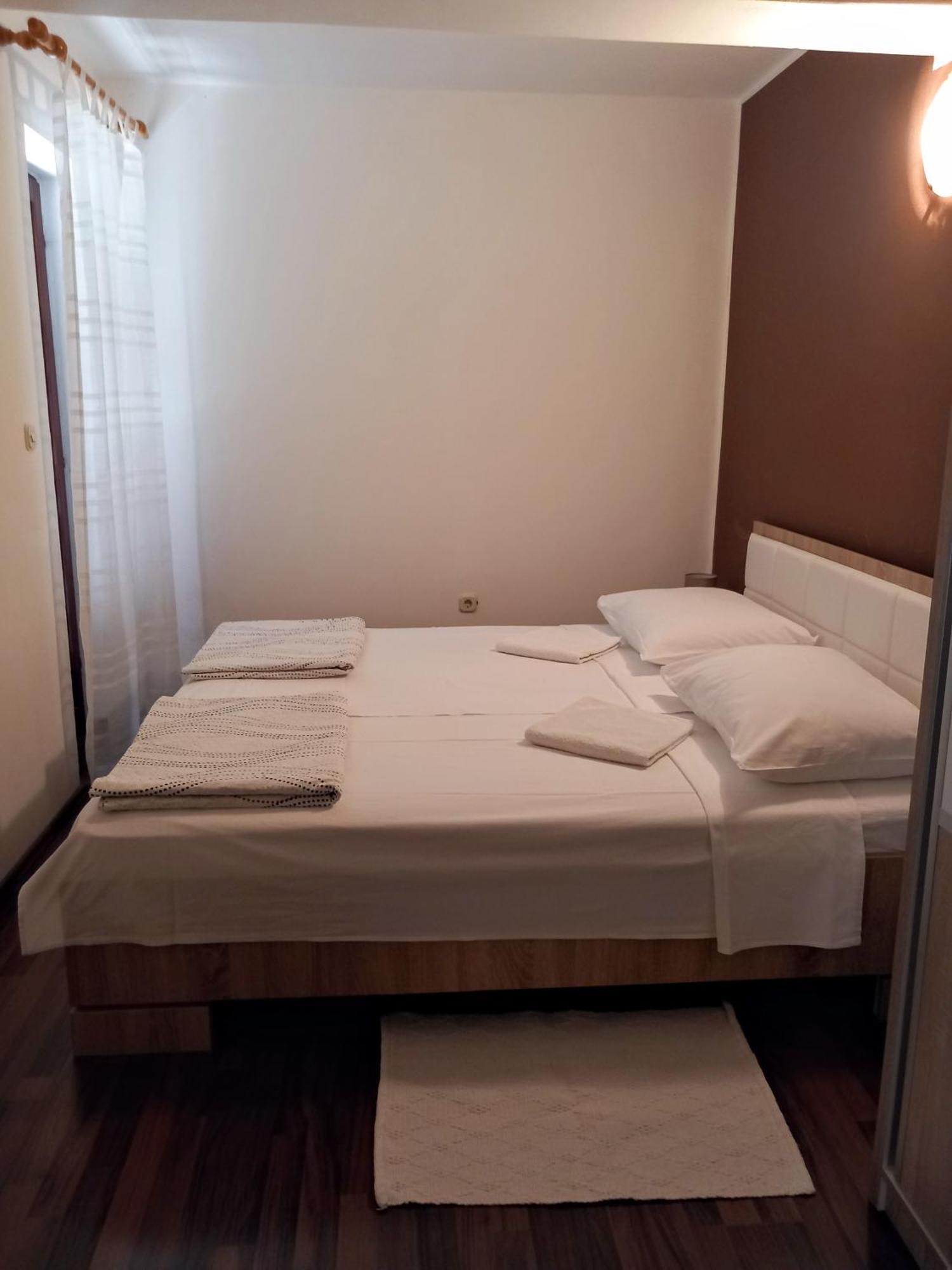 Apartmani Frkic Tisno Kültér fotó