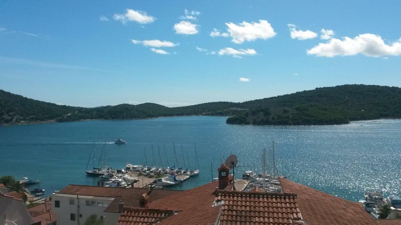 Apartmani Frkic Tisno Kültér fotó