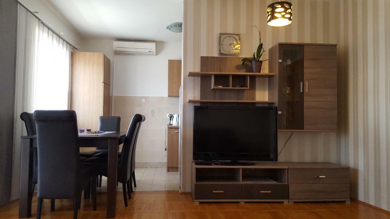 Apartmani Frkic Tisno Kültér fotó